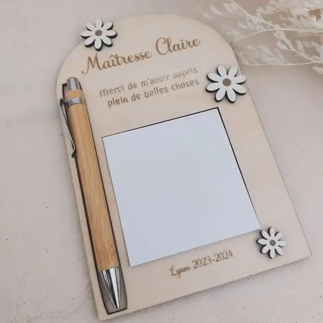 Support Notes Maitresse Bois - création artisanale CREAFAMAX