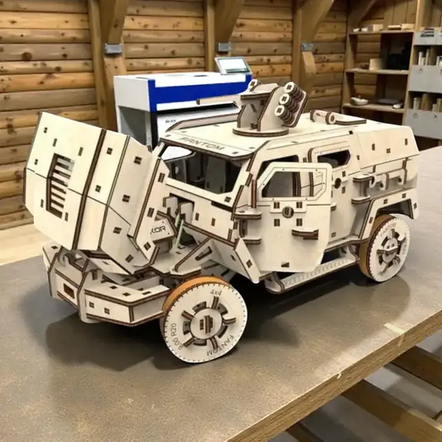 Camion Militaire Bois Maquette Vue 2 - création artisanale CREAFAMAX